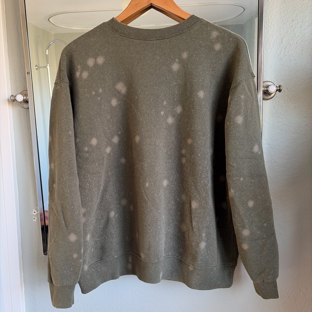Super soft green and white crewneck sweatshirt - Picture 3 of 3
